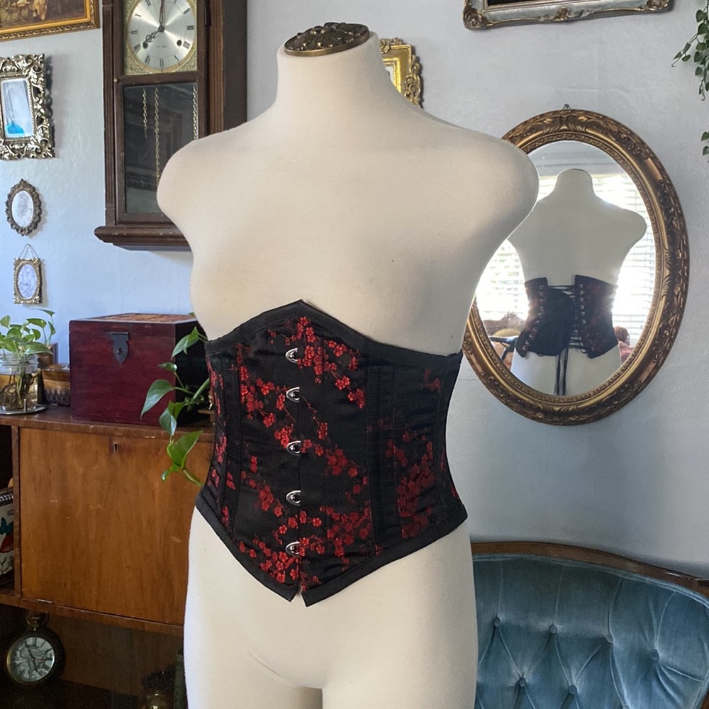 Burlesk brand steel bone corset waist cincher. Size 22”